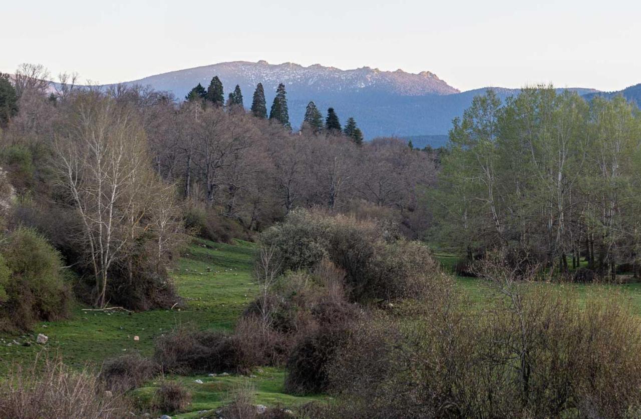Casa Rural Valsain Lodge La Pradera de Navalhorno Bagian luar foto